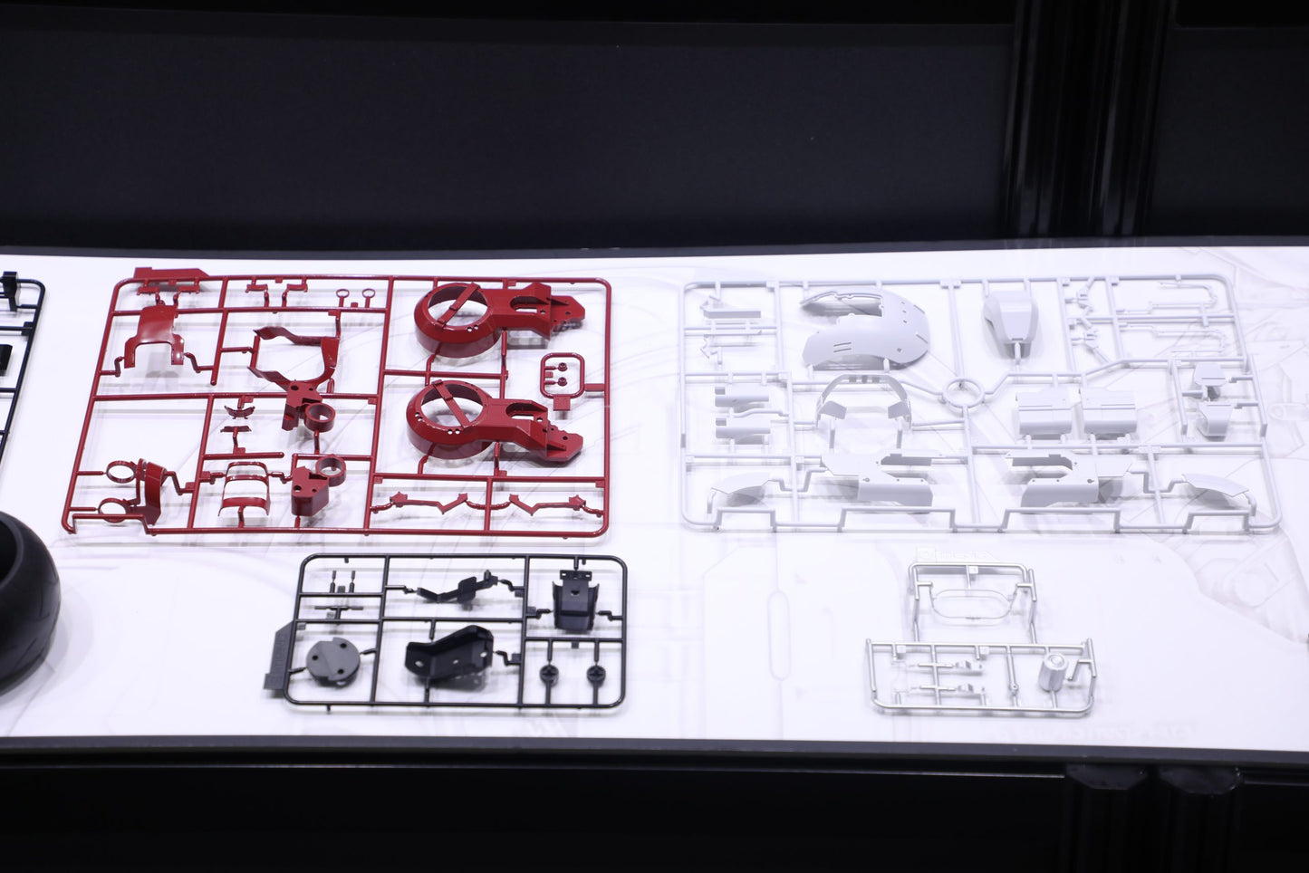 [PREORDER] MENG MT-010s 1/9 Ling Cage Leaning Two-Front-Wheelall-Wheel-Orne Motorcycle Pre-Colored Edition