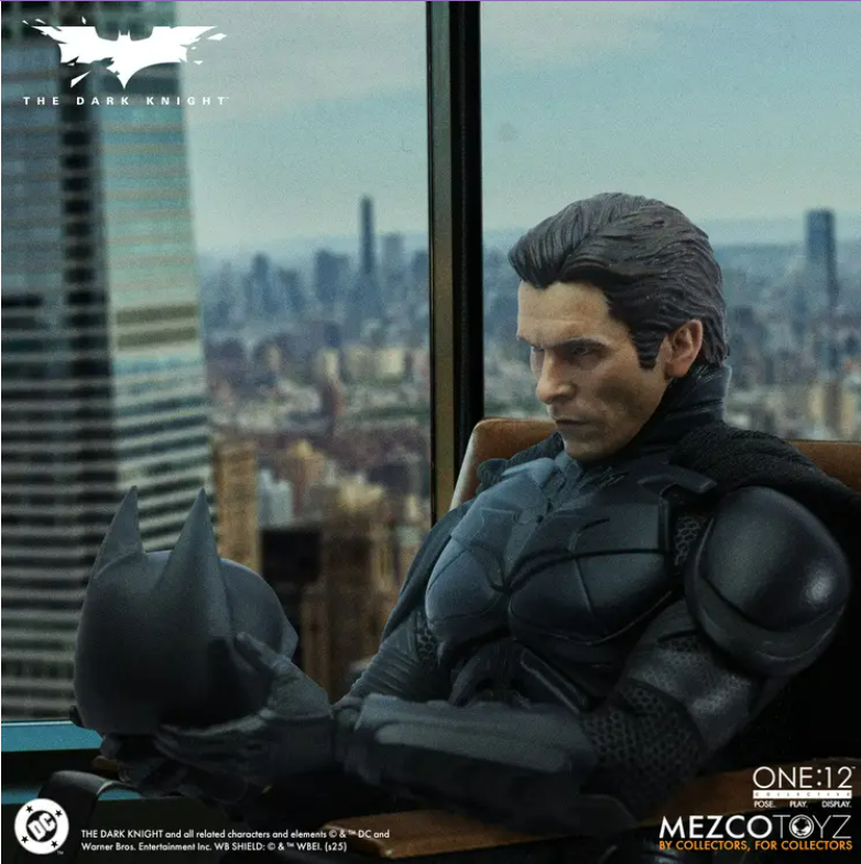 [PREORDER] MEZCO One:12 Collective The Dark Knight Batman