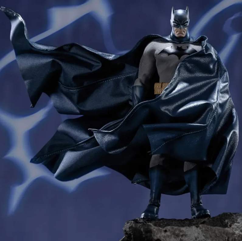 [PREORDER 112625] POP MART X Gong Studio 1/12 Batman Hush Action Figure 17.5CM tall