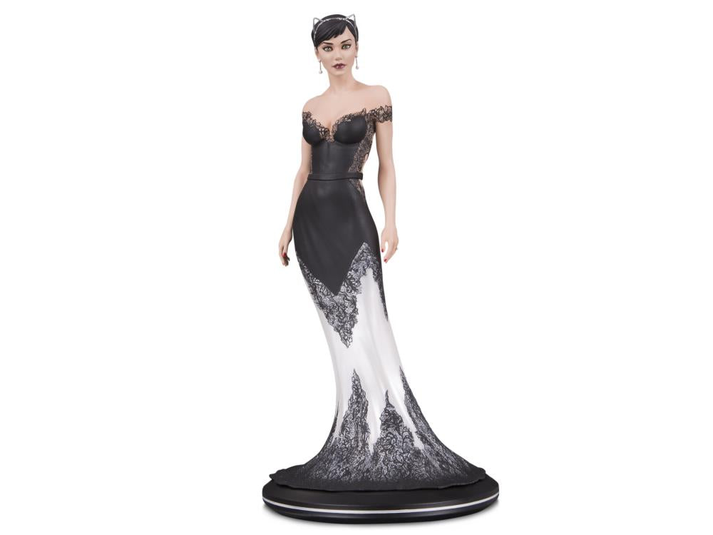 [PREORDER] DC Direct Cover Girls of the DC Universe Catwoman Limited Edition Statue (Joelle Jones)